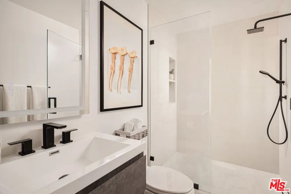 10639 Woodbridge Street #107 Toluca Lake, CA 91602