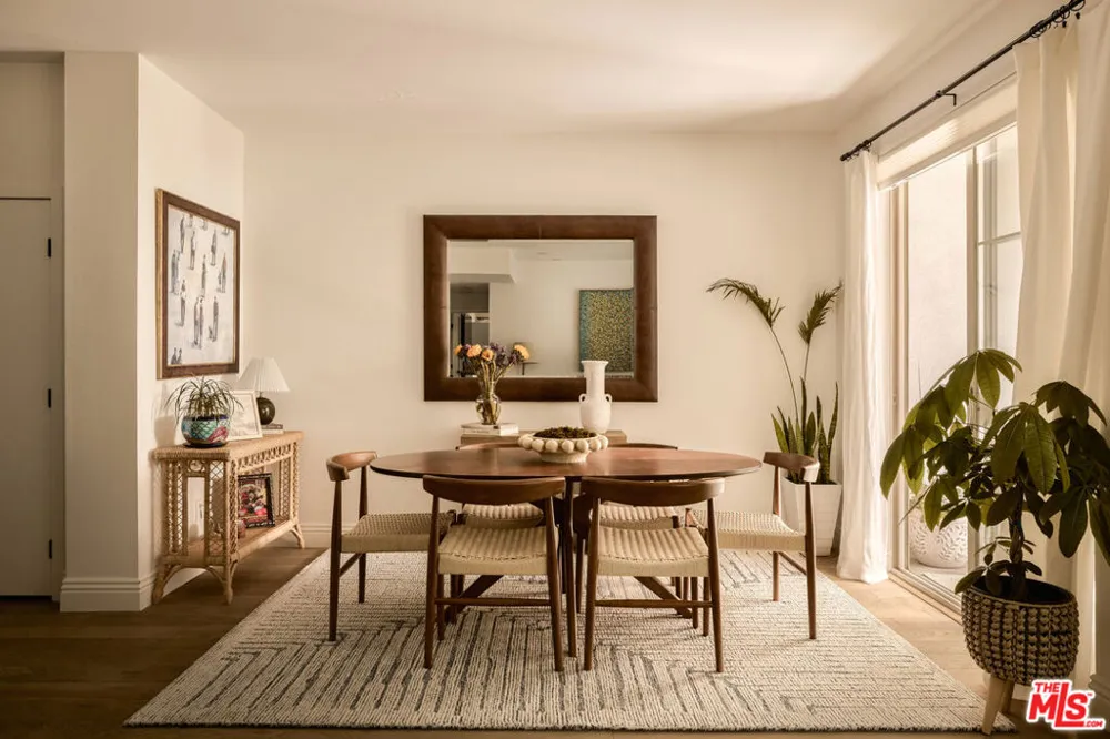 10639 Woodbridge Street #107 Toluca Lake, CA 91602