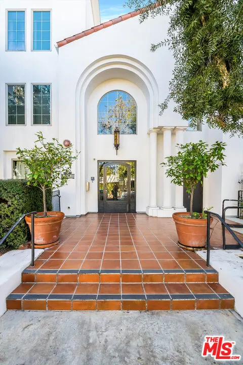 10639 Woodbridge Street #107 Toluca Lake, CA 91602