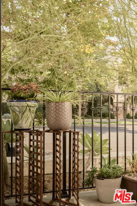10639 Woodbridge Street #107 Toluca Lake, CA 91602