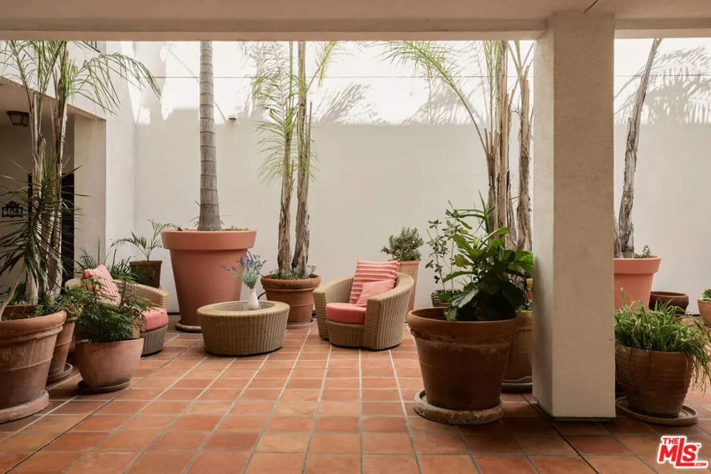 10639 Woodbridge Street #107 Toluca Lake, CA 91602