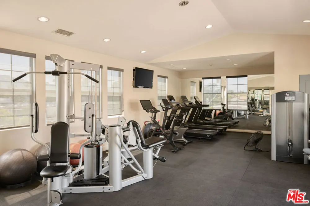 10639 Woodbridge Street #107 Toluca Lake, CA 91602