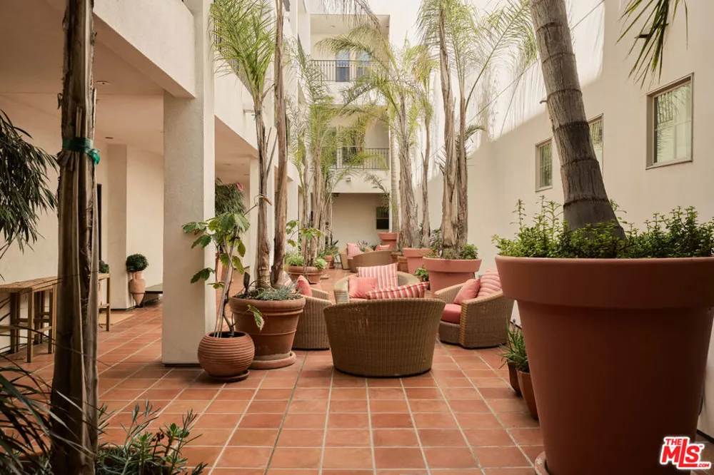 10639 Woodbridge Street #107 Toluca Lake, CA 91602