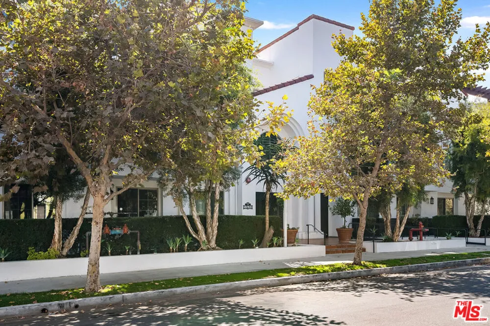 10639 Woodbridge Street #107 Toluca Lake, CA 91602
