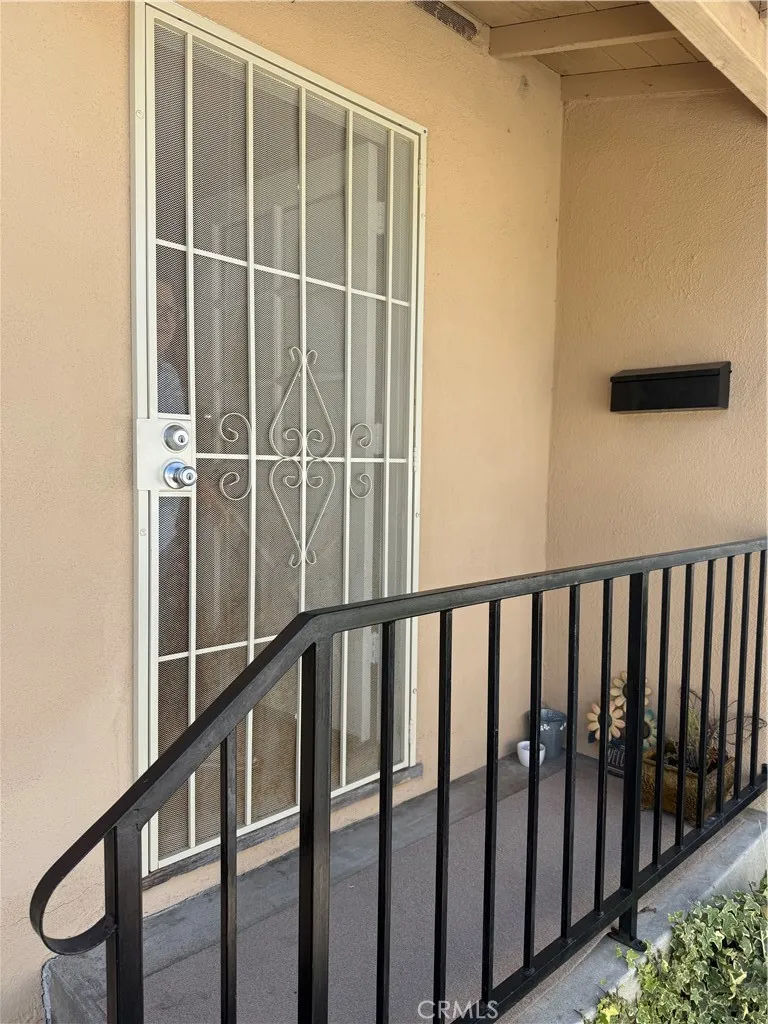 24261 Los Codona Torrance, CA 90505