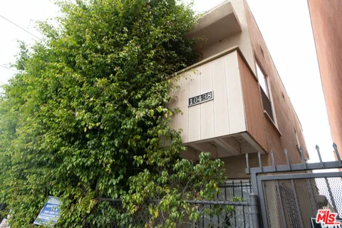 10438 Santa Monica Boulevard #4