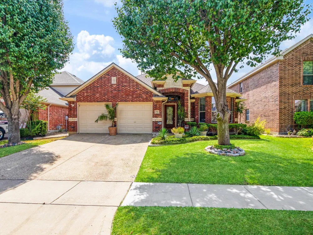 2703 Cove Drive Grand Prairie, TX 75054