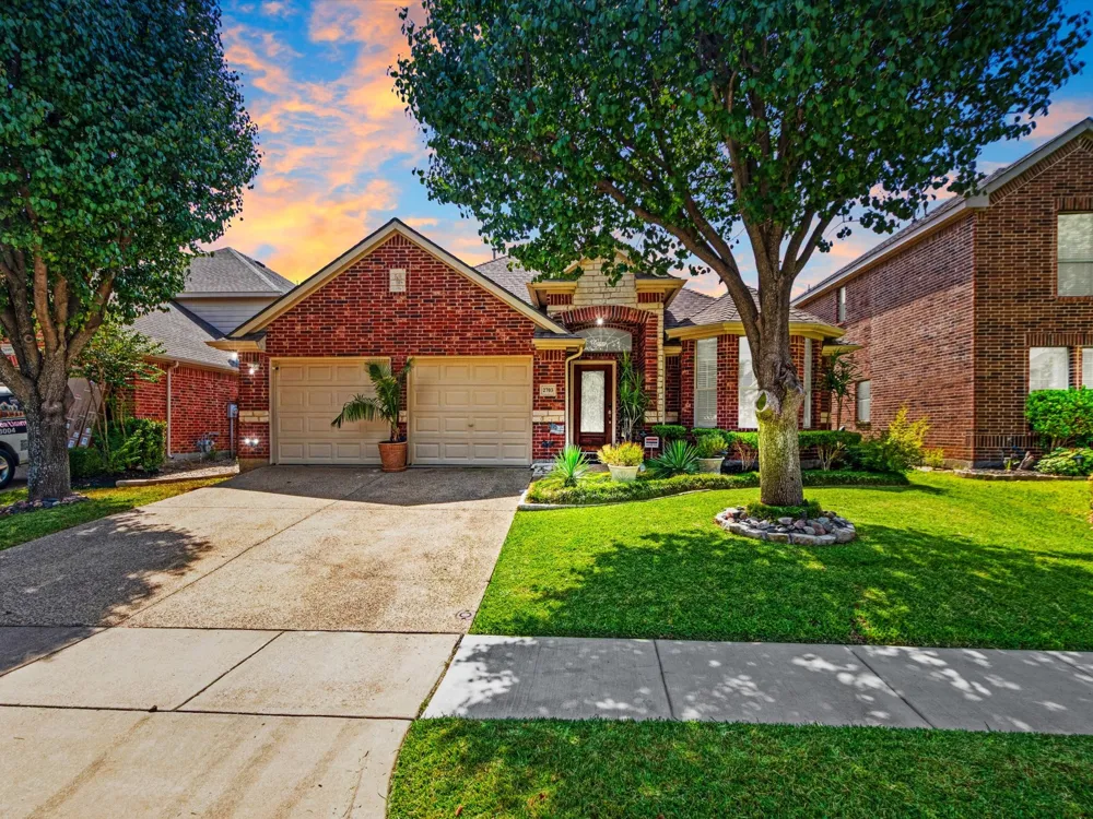 2703 Cove Drive Grand Prairie, TX 75054