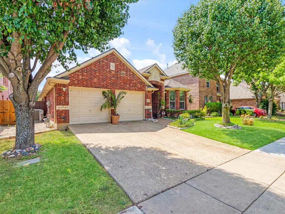 2703 Cove Drive Grand Prairie, TX 75054