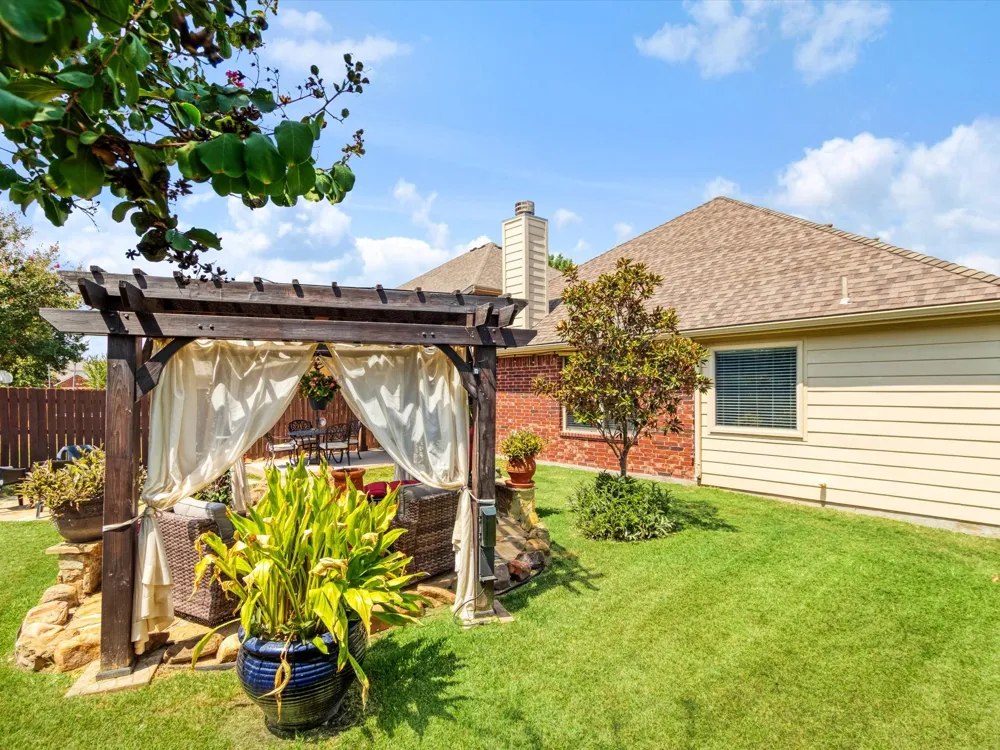 2703 Cove Drive Grand Prairie, TX 75054