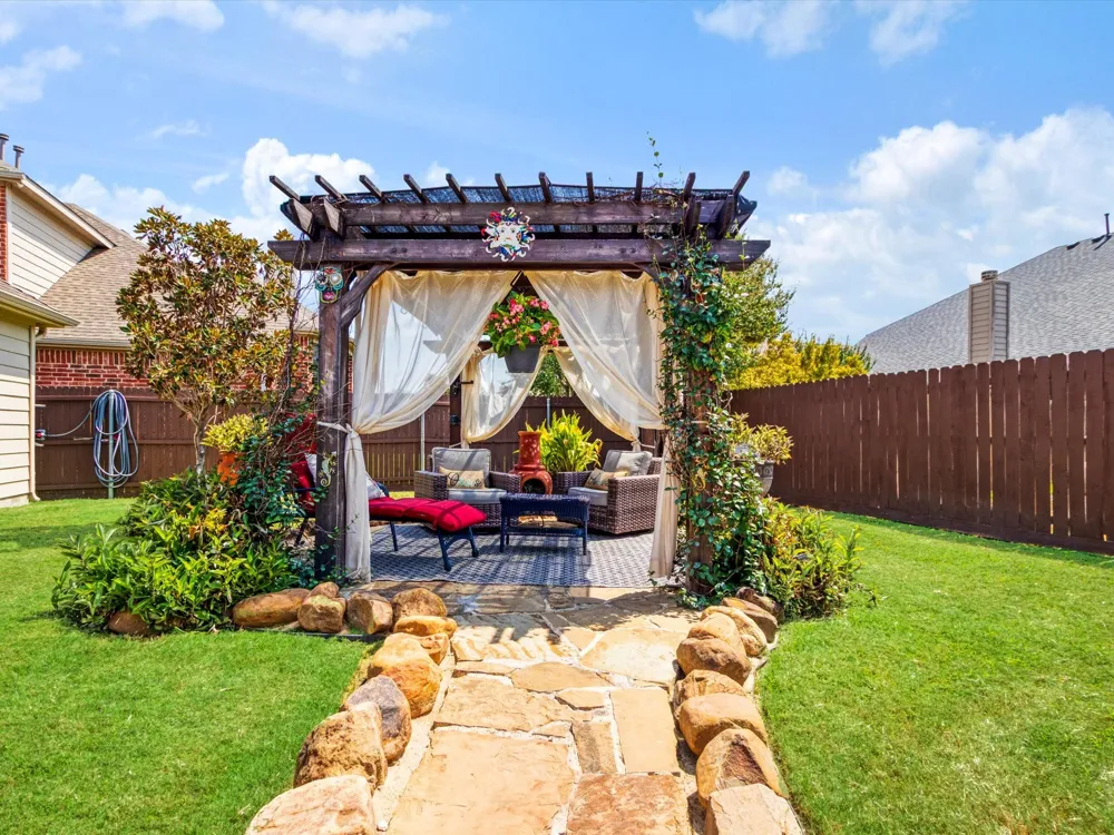 2703 Cove Drive Grand Prairie, TX 75054