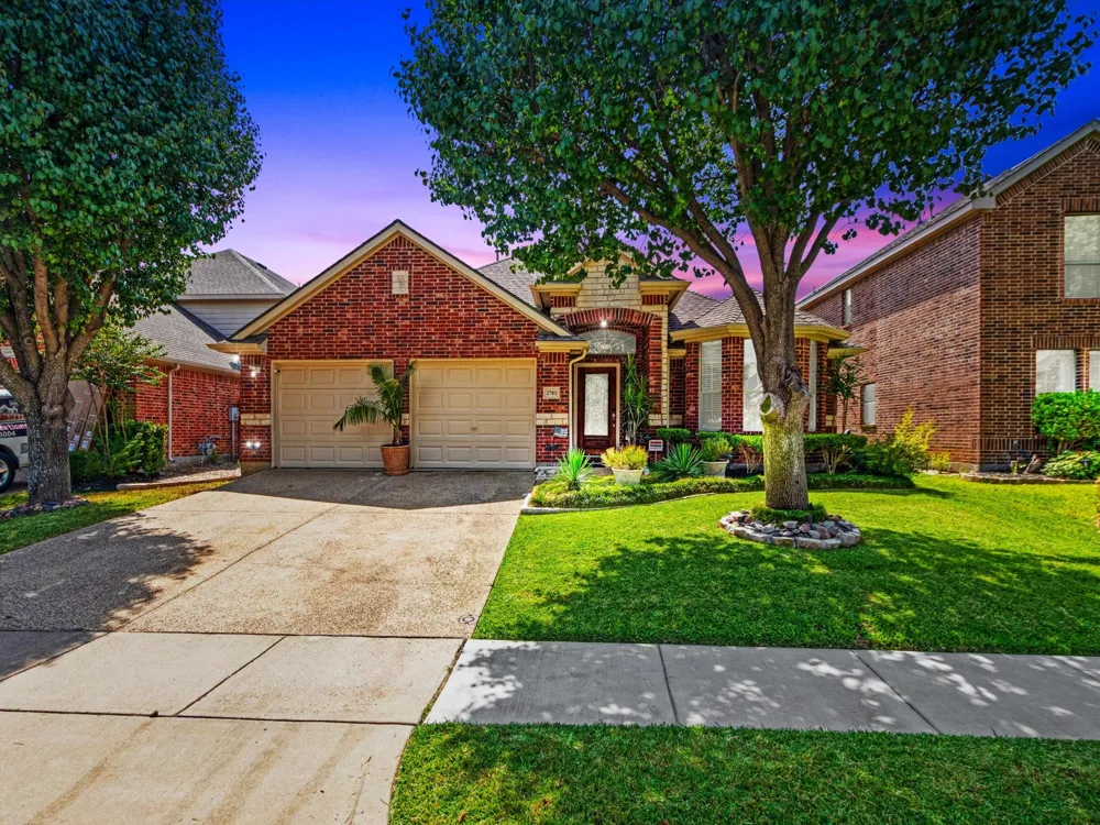 2703 Cove Drive Grand Prairie, TX 75054