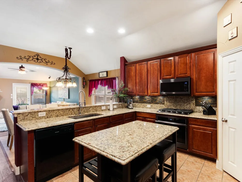 2703 Cove Drive Grand Prairie, TX 75054