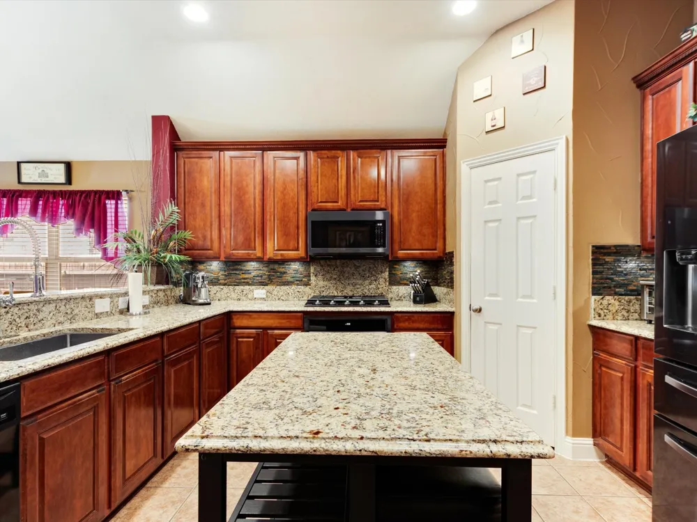 2703 Cove Drive Grand Prairie, TX 75054