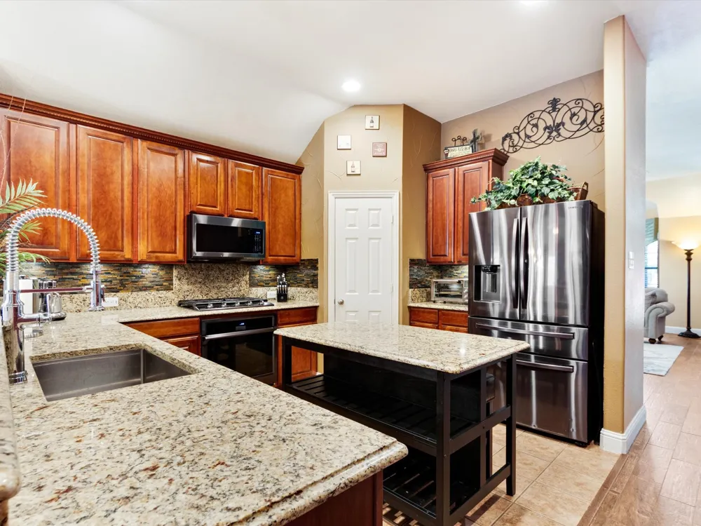 2703 Cove Drive Grand Prairie, TX 75054