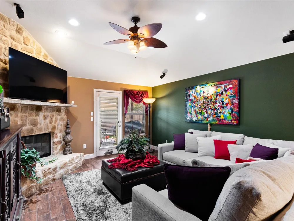 2703 Cove Drive Grand Prairie, TX 75054