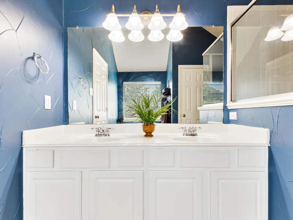 2703 Cove Drive Grand Prairie, TX 75054