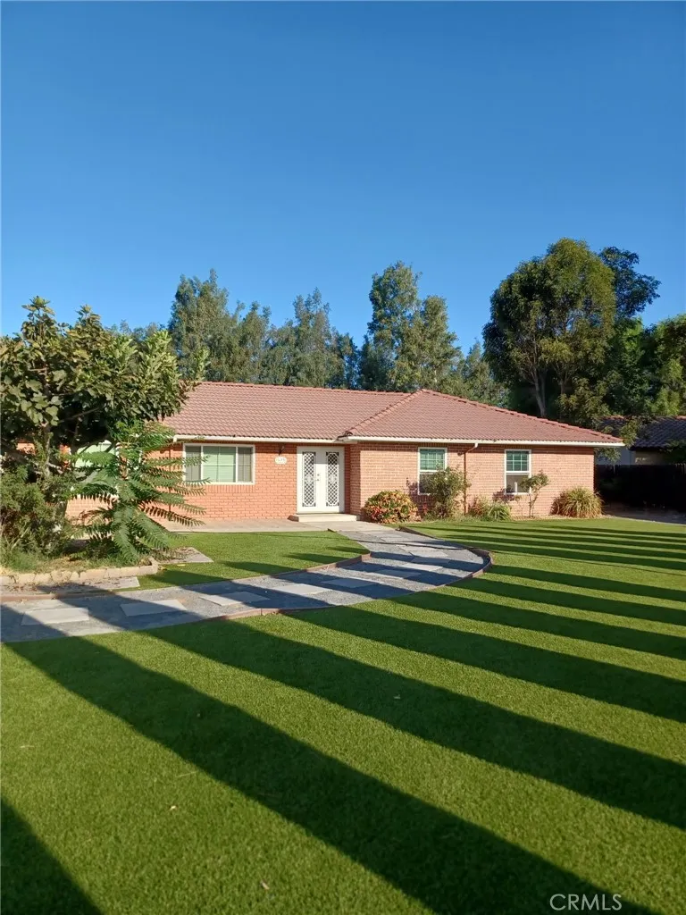 1633 Sunup Riverside, CA 92501