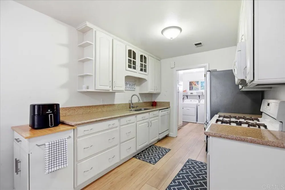 1634 Rush Avenue Vista, CA 92084