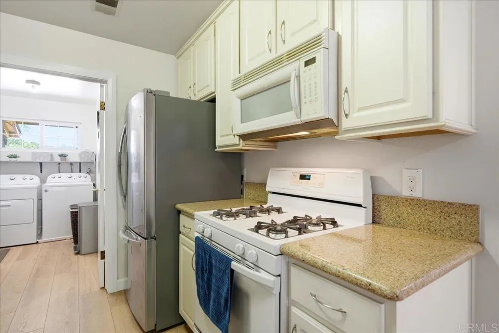 1634 Rush Avenue Vista, CA 92084