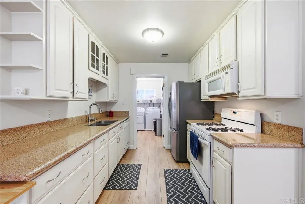 1634 Rush Avenue Vista, CA 92084