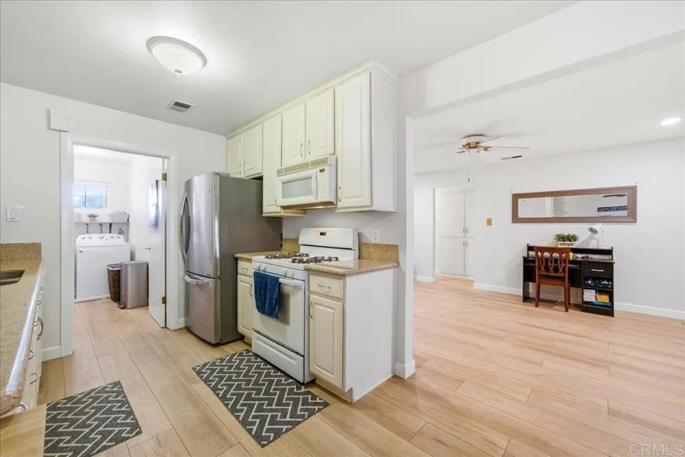 1634 Rush Avenue Vista, CA 92084