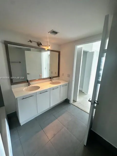 92 SW 3rd St #1107 Miami, FL 33130