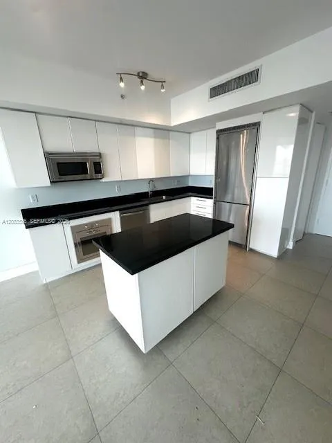 92 SW 3rd St #1107 Miami, FL 33130