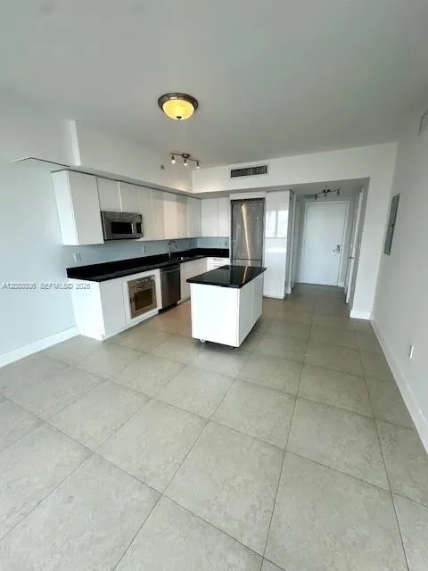 92 SW 3rd St #1107 Miami, FL 33130