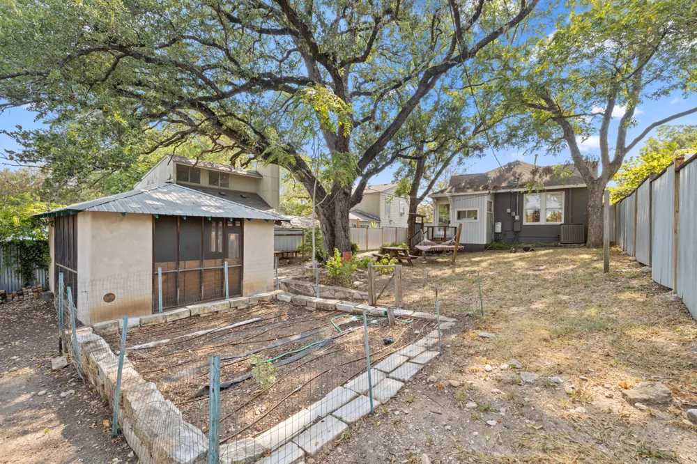 2002 Travis Heights Boulevard Austin, TX 78704