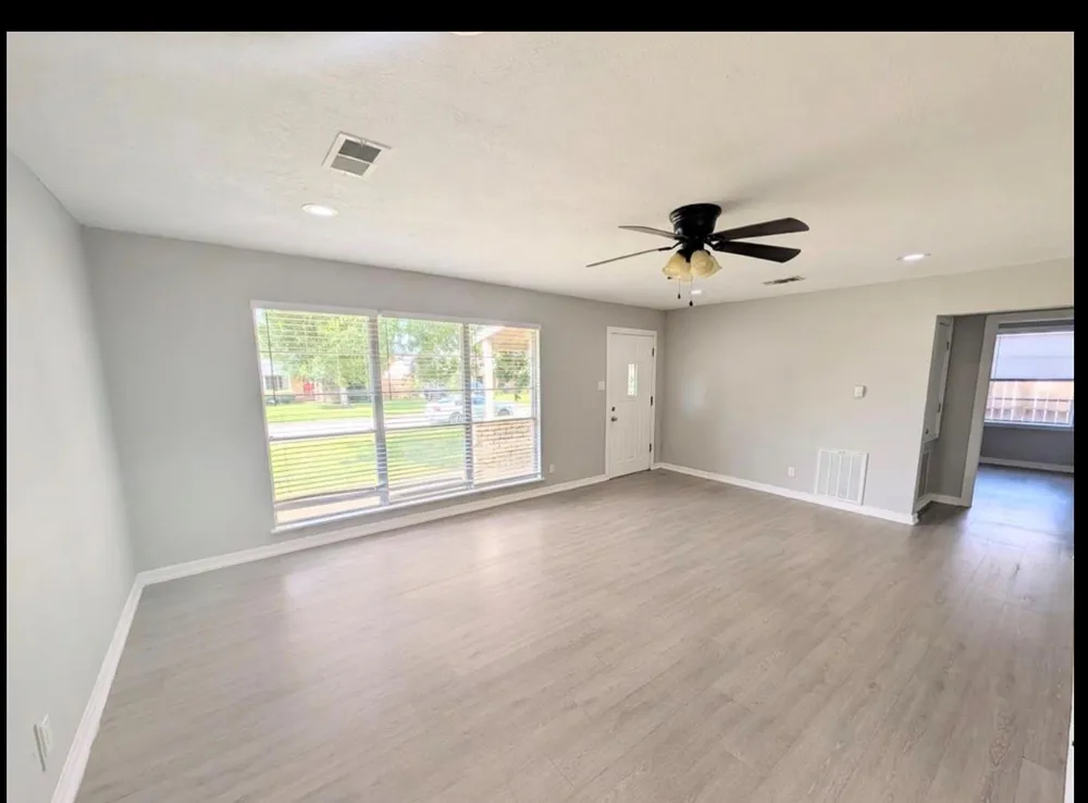 2819 Dragonwick Drive Houston, TX 77045