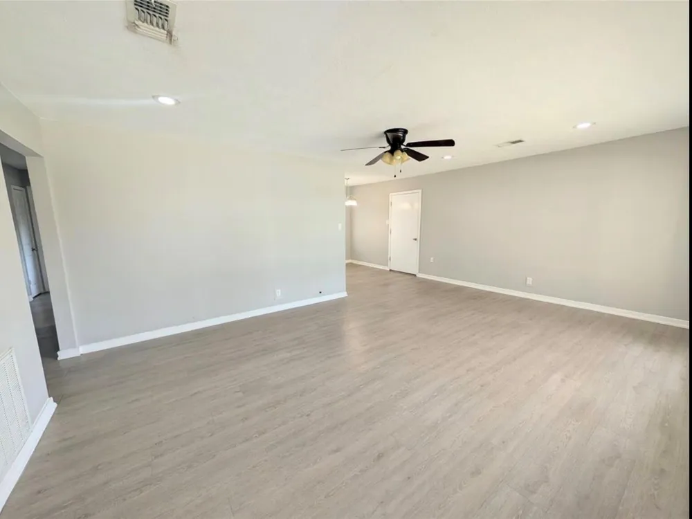2819 Dragonwick Drive Houston, TX 77045