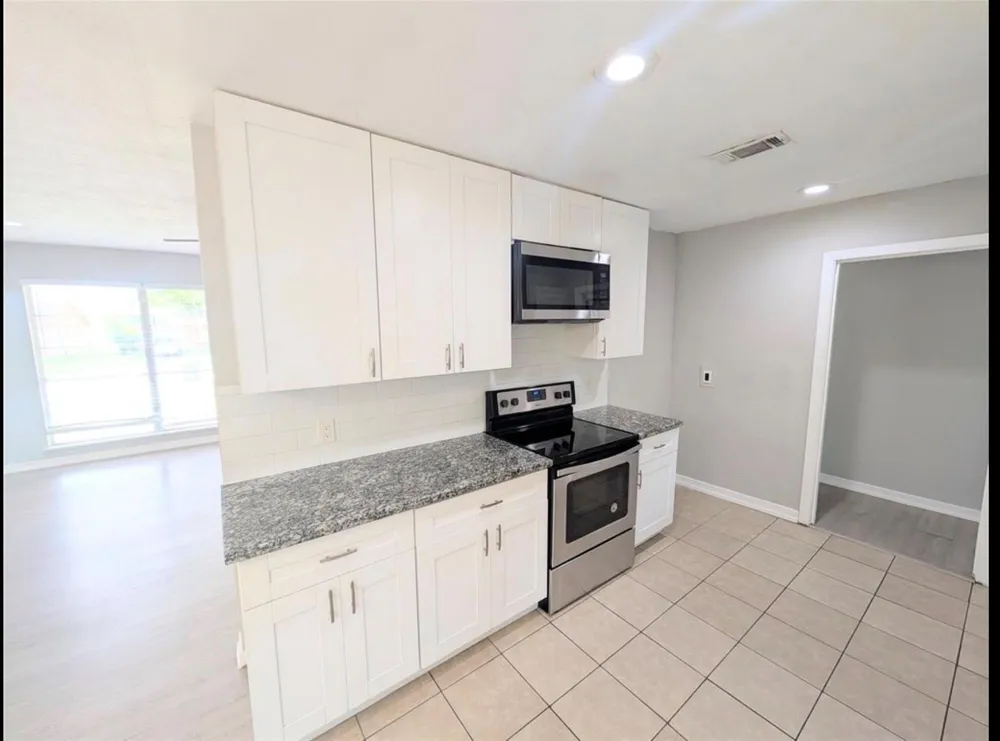 2819 Dragonwick Drive Houston, TX 77045