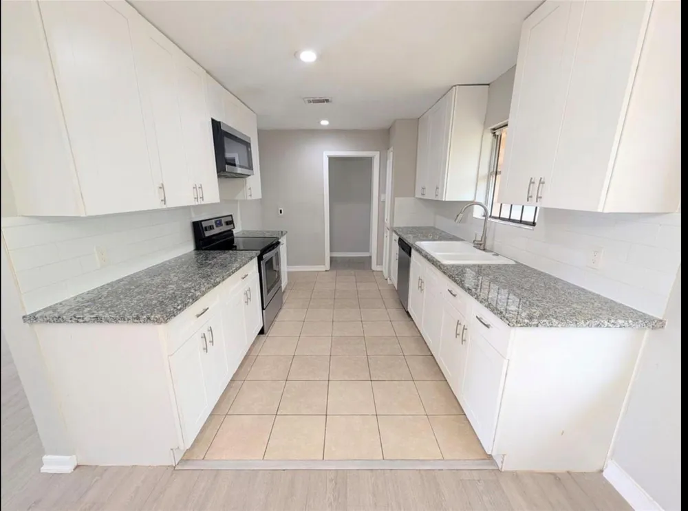 2819 Dragonwick Drive Houston, TX 77045