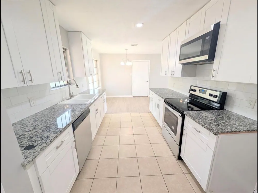 2819 Dragonwick Drive Houston, TX 77045