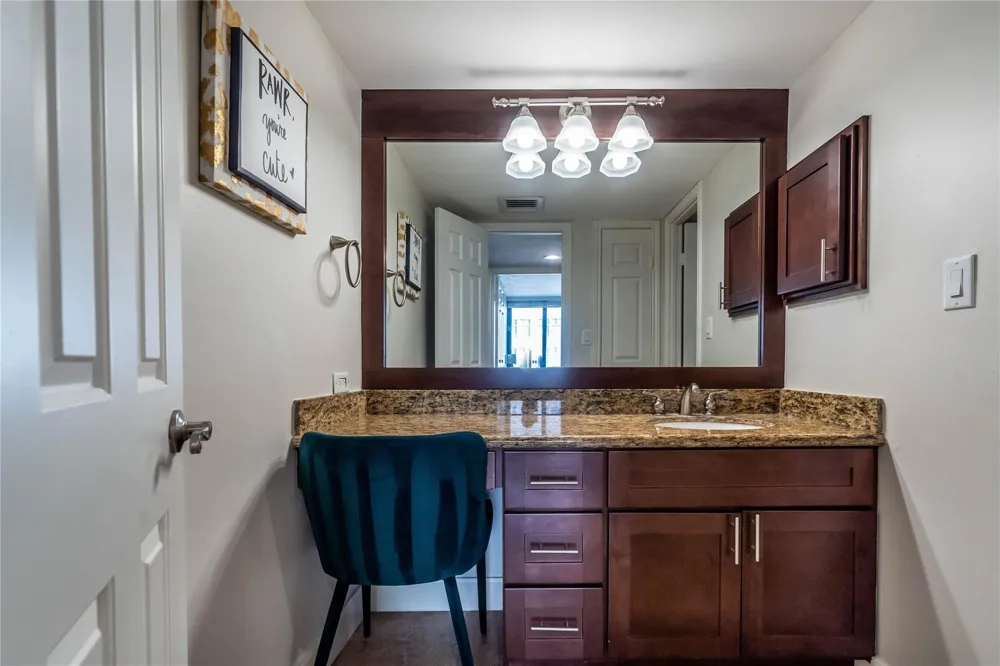 3525 Sage Road #1313 Houston, TX 77056