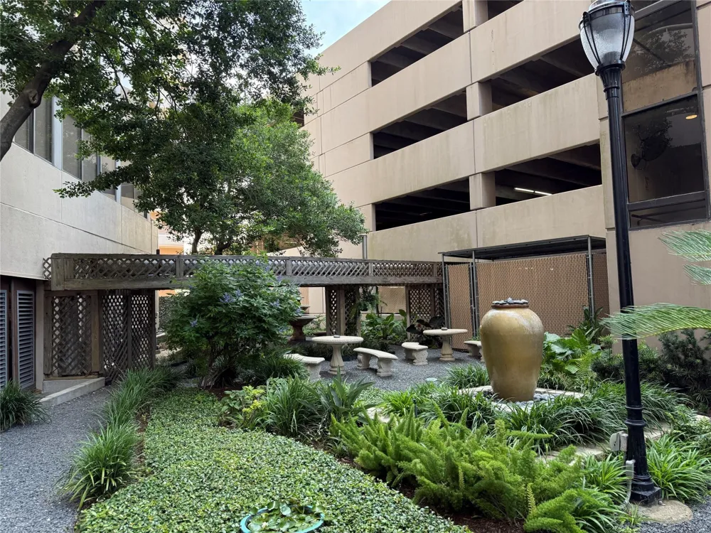 3525 Sage Road #1313 Houston, TX 77056