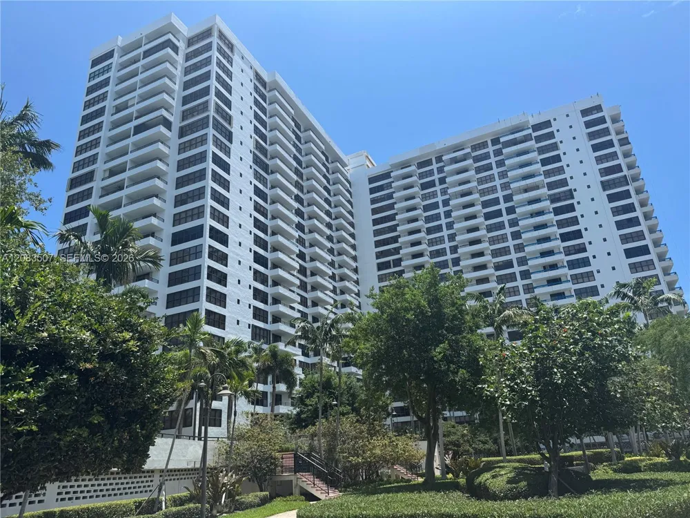 2500 Parkview Dr #1109 Hallandale Beach, FL 33009