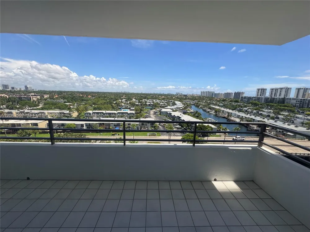 2500 Parkview Dr #1109 Hallandale Beach, FL 33009