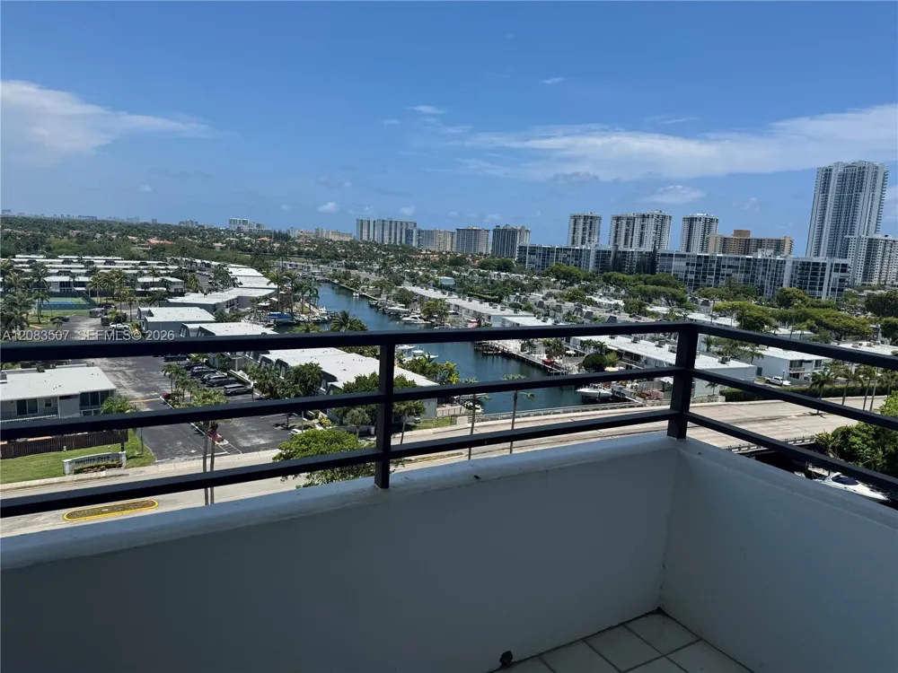 2500 Parkview Dr #1109 Hallandale Beach, FL 33009