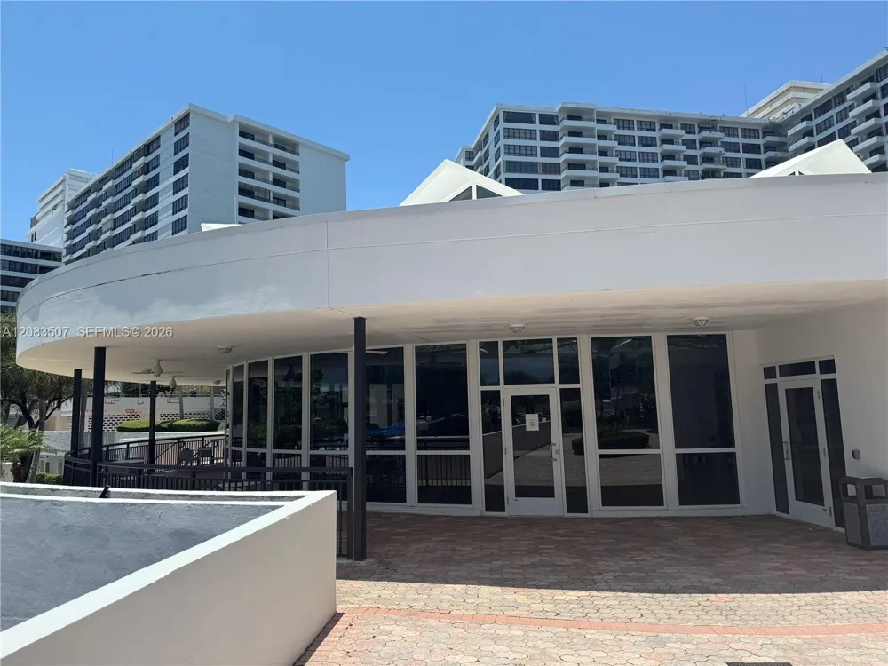 2500 Parkview Dr #1109 Hallandale Beach, FL 33009