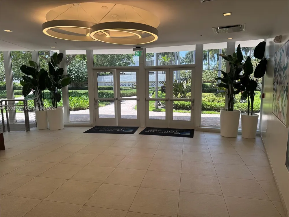 2500 Parkview Dr #1109 Hallandale Beach, FL 33009