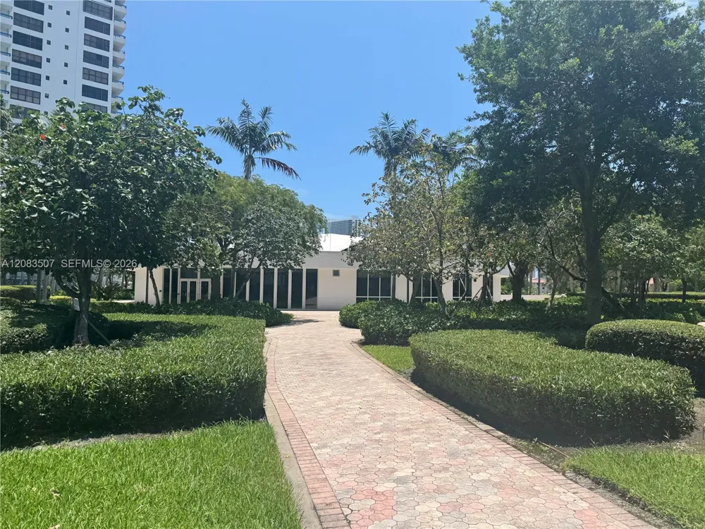 2500 Parkview Dr #1109 Hallandale Beach, FL 33009