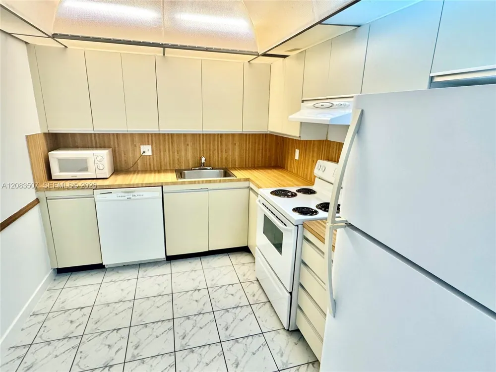 2500 Parkview Dr #1109 Hallandale Beach, FL 33009