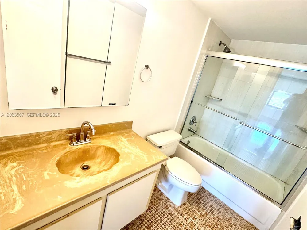 2500 Parkview Dr #1109 Hallandale Beach, FL 33009