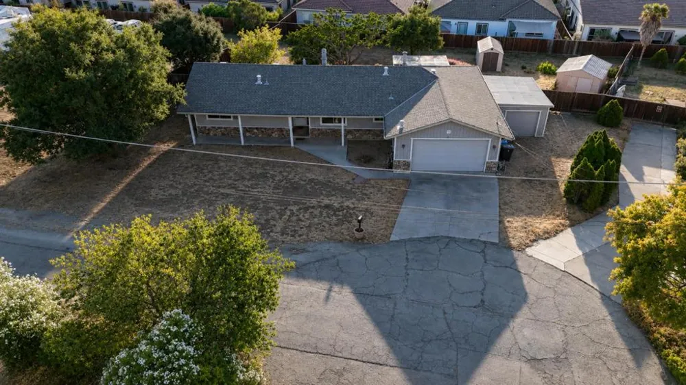100 El Dorado Drive Hollister, CA 95023
