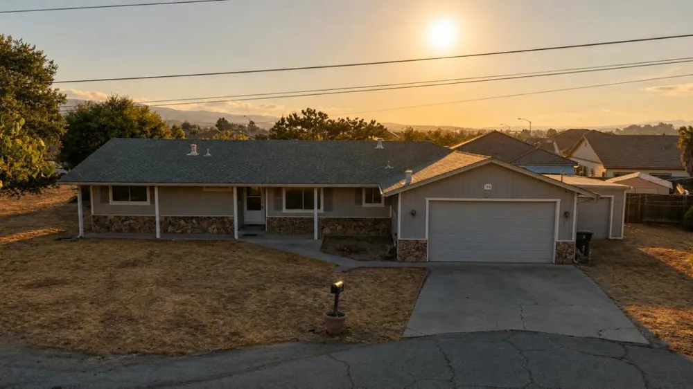 100 El Dorado Drive Hollister, CA 95023