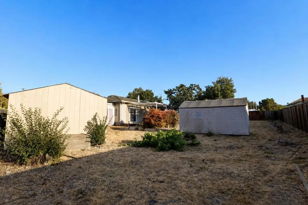 100 El Dorado Drive Hollister, CA 95023