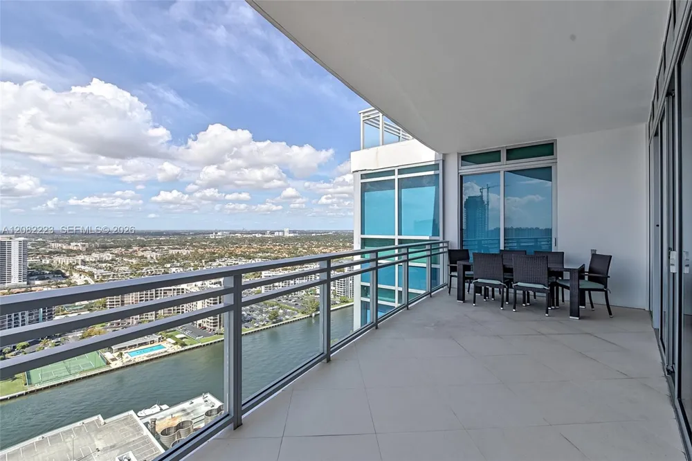 3535 S OCEAN DR #2805 Hollywood, FL 33019