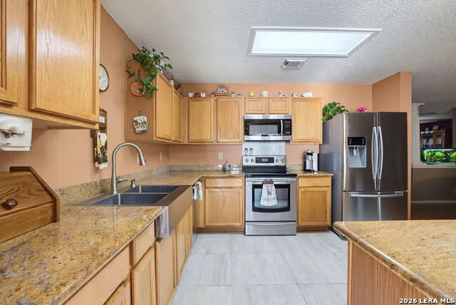 8643 Park Olympia Universal City, TX 78148